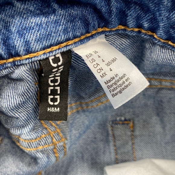 RELISTED H&M High Waisted Mom Jeans Destruct - Picture 4 of 9